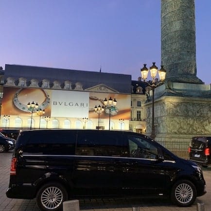 TAXI Au Mandarin Oriental, Paris, un service de chauffeur de VTC est proposé pour un transport discret et sophistiqué. 